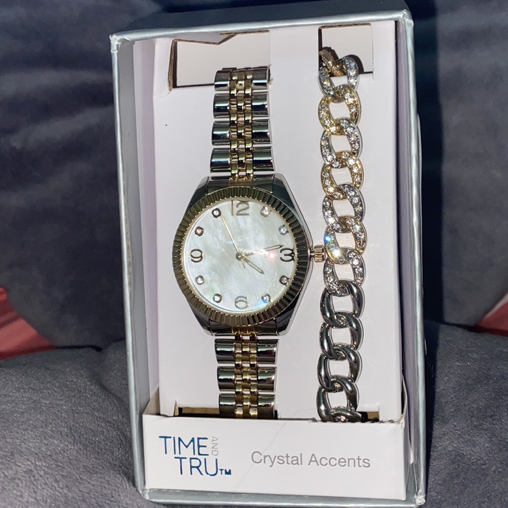 💜Women’s Round Two Toned Watch with braclet